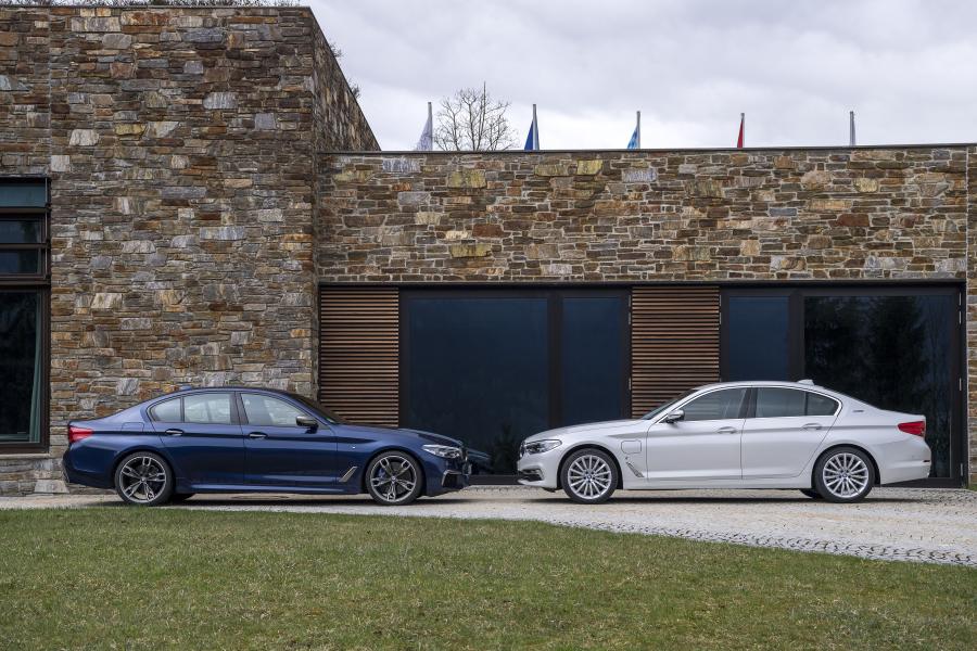  BMW M550i xDrive Sedan 2017 года  (WW) (фото 48 из 48)